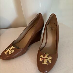 Tory Burch brown leather signature logo wedge heels, size 8